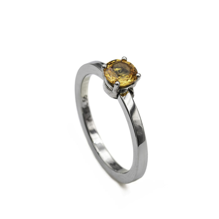 Bague en or jaune & saphir orange M