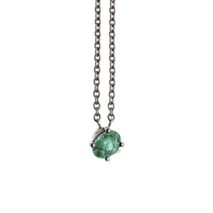 White gold and oval emerald necklace